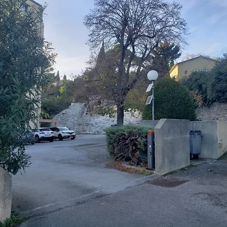 Avec Parking Vue Sur La Cite De * Carcassonne