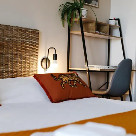 Avec Parking Vue Sur La Cité De Carcasona