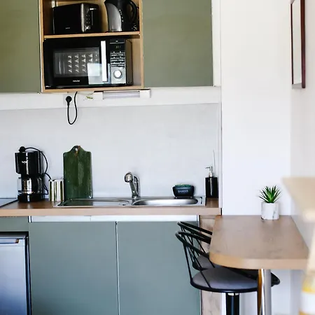 Avec Parking Vue Sur La Cité De Carcasona