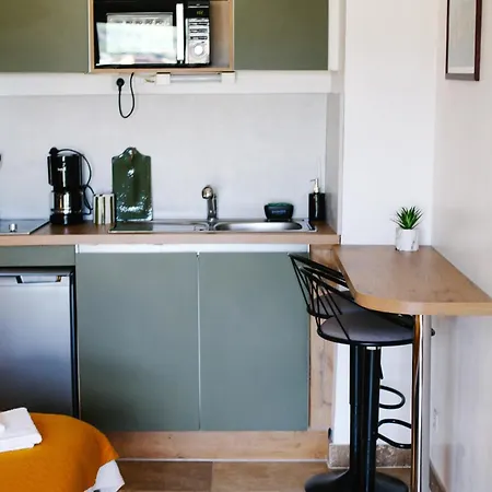 Avec Parking Vue Sur La Cité De Carcasona