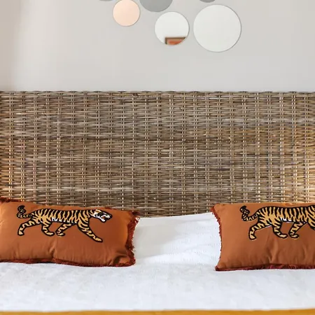 Avec Parking Vue Sur La Cité De Carcasona